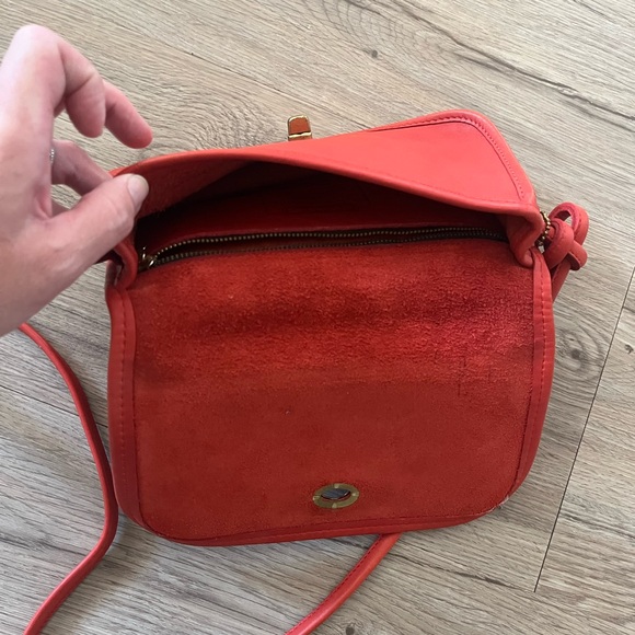 Coach Vibrant Red Leather Bag, vintage like new, perfect cross body size. - Picture 3 of 4